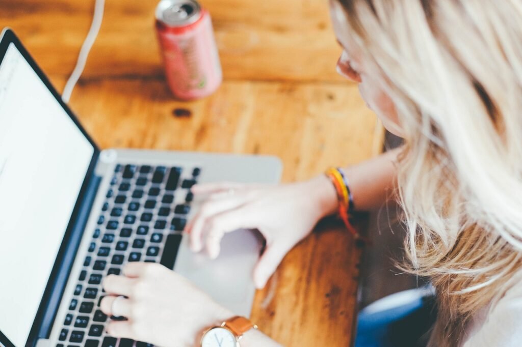 Cuida tu vista en la oficina: los mejores consejos para cuidar tus ojos en el trabajo
