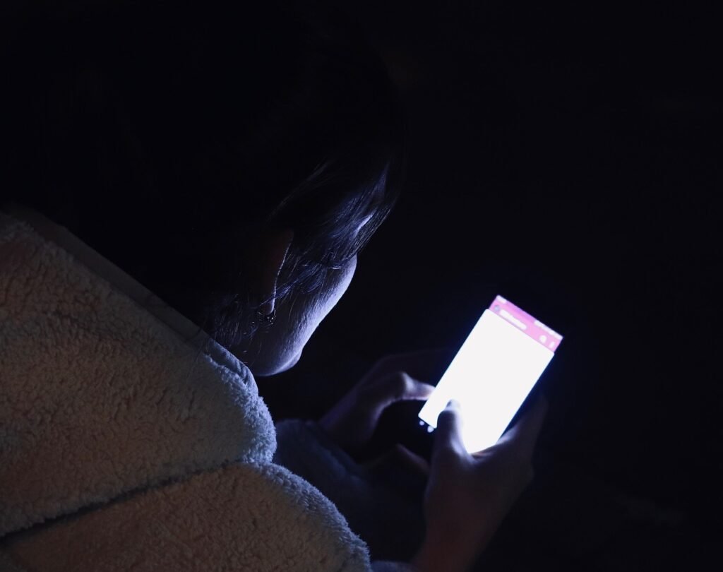 Problemas Visuales por el Uso del Celular: Cuidando tus Ojos en la Era Digital