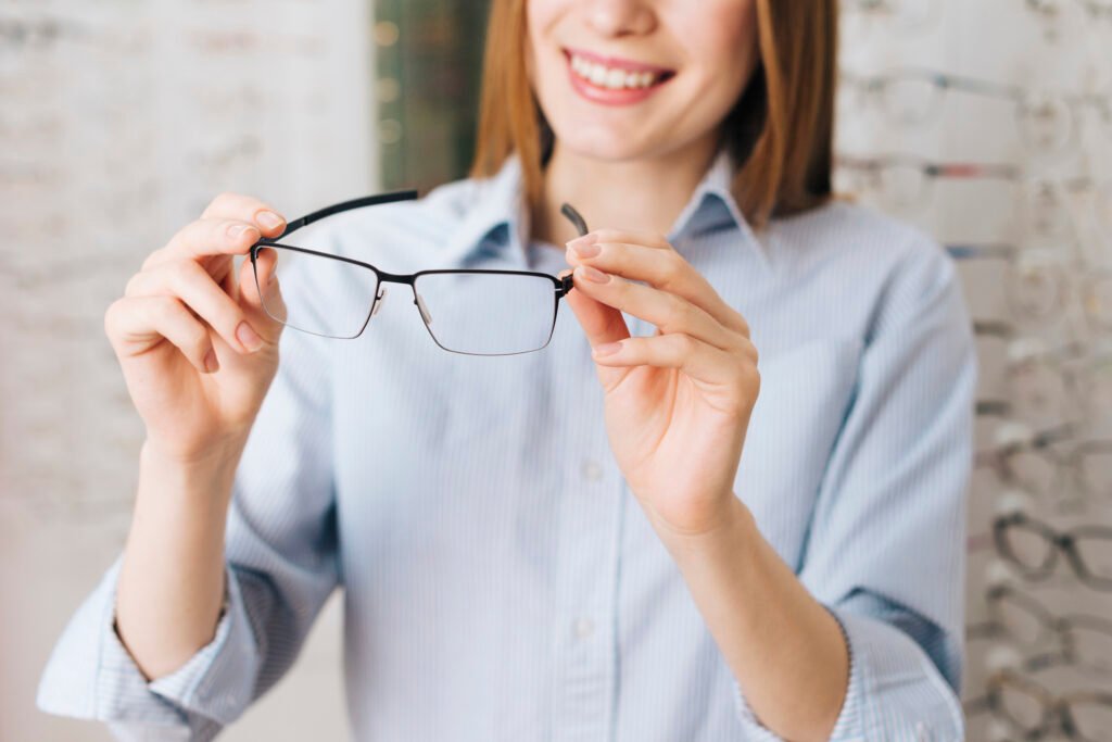 Lentes para hipermetropía: tipos, beneficios y cómo elegir los adecuados